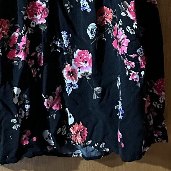 Torrid Dress T-Shirt Style Black Top Skirt Black W/ Skulls & Pink Flowers SZ 2 - Picture 3 of 8
